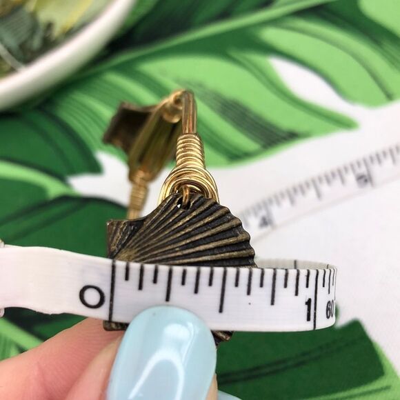 Bourbon and Bowties Seashell Gold Wire Bracelet OS - Picture 11 of 12